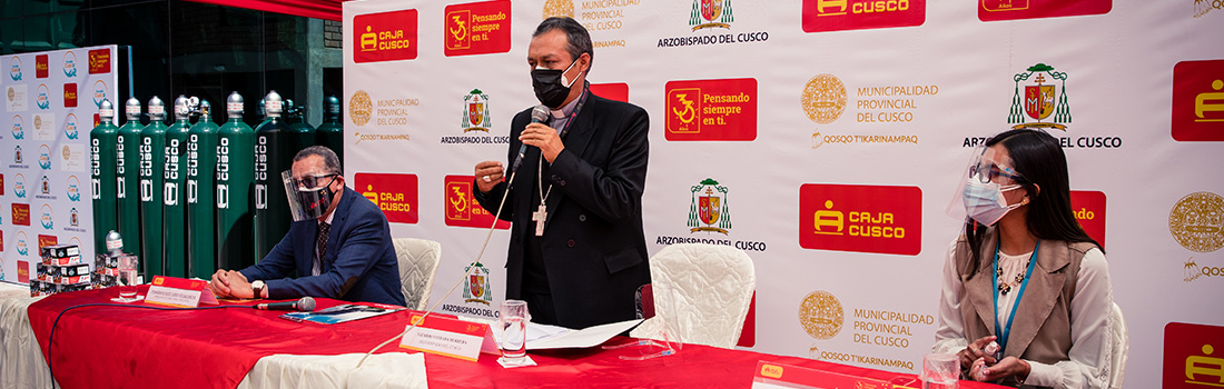 ARZOBISPADO DEL CUSCO RECIBIÓ 30 BALONES DE OXIGENO Y 30 REGULADORES DONADOS POR LA CAJA CUSCO PARA LA LUCHA CONTRA EL COVID-19