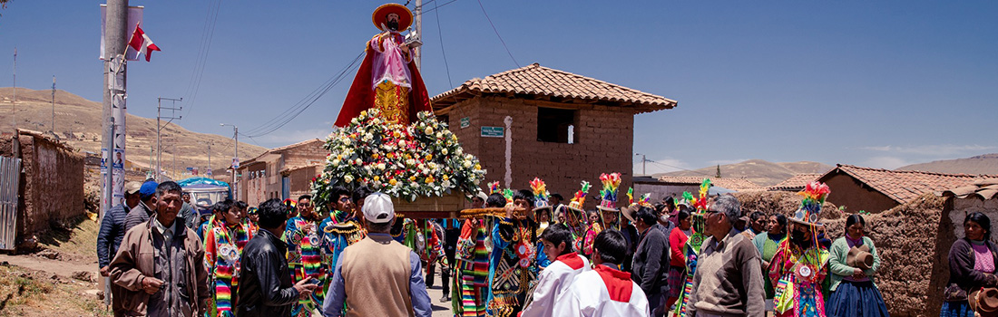COMUNIDAD PARROQUIAL DE ACOPIA CELEBRÓ A SAN JERÓNIMO JUNTO AL OBISPO AUXILIAR DEL CUSCO 