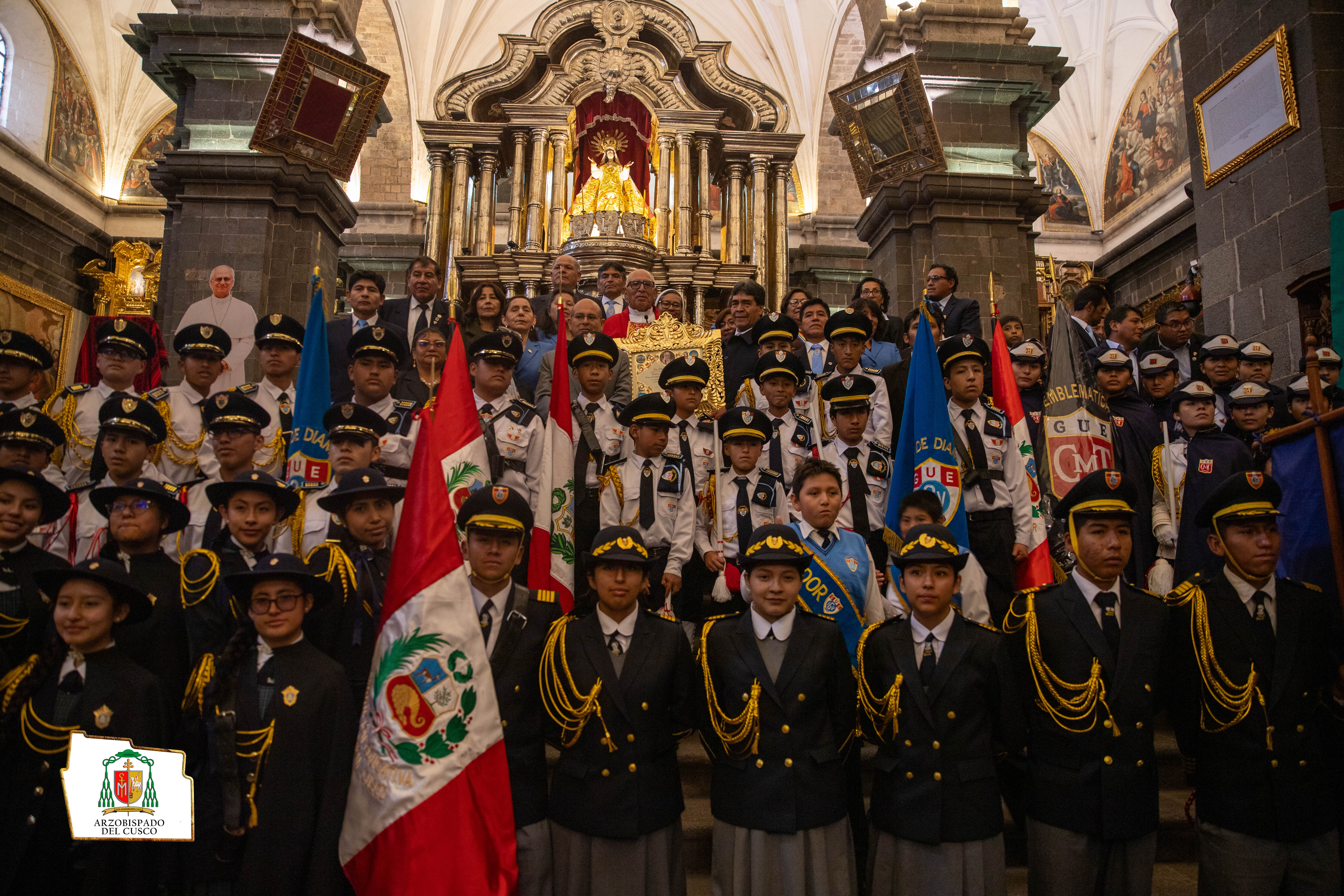 I.E. Inca Garcilaso de la Vega celebra sus 75 años con Solemne Santa Misa en la Basílica Catedral del Cusco