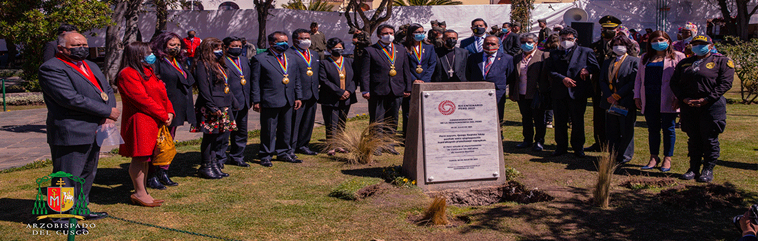 OBISPO AUXILIAR DEL CUSCO PARTICIPA DE DEVELACIÓN DE PLACA POR EL BICENTENARIO Y SOTERRADO DE UNA CÁPSULA DEL TIEMPO